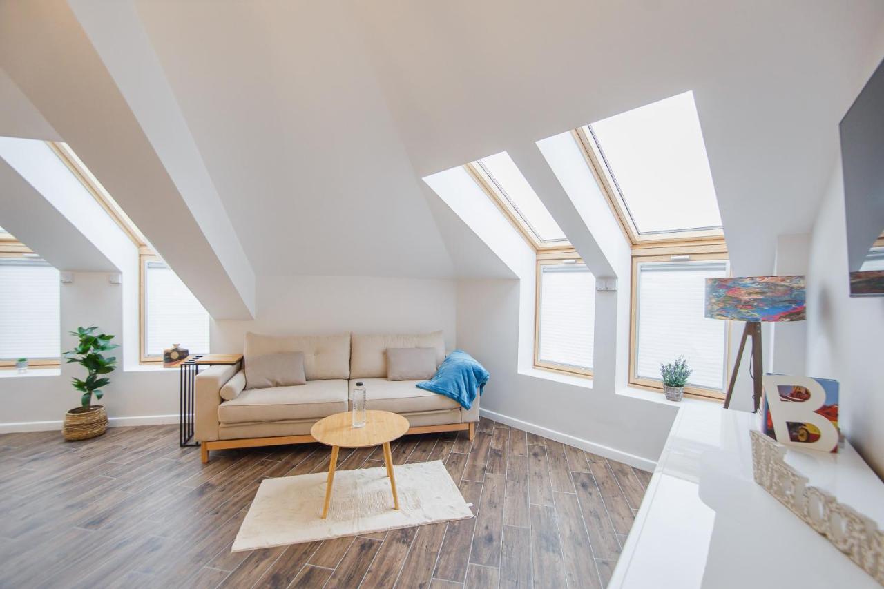 Skylight Loft Near City Center Орадя Экстерьер фото